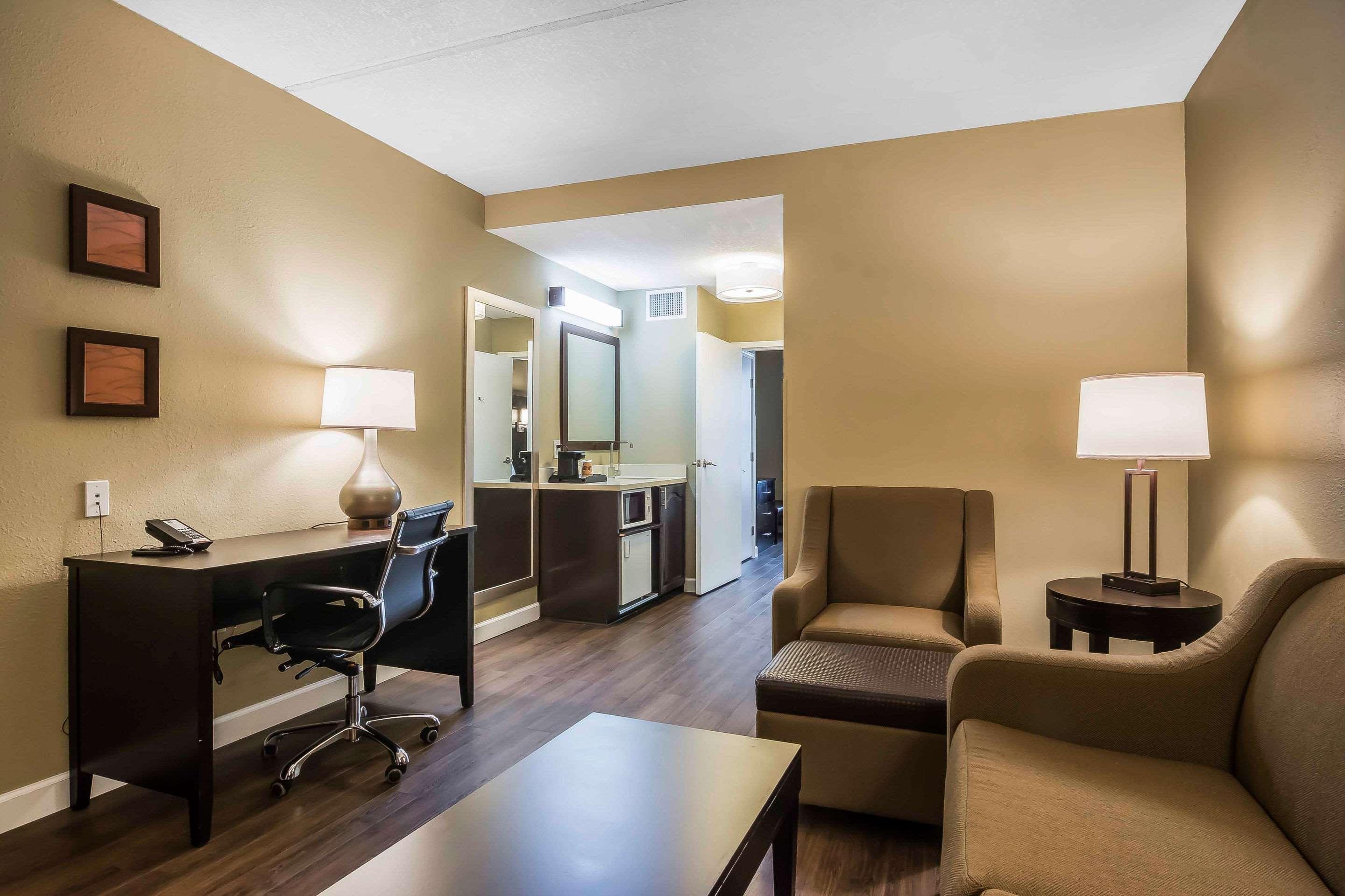 Comfort Inn&Suites near Six Flags Lithia Springs Eksteriør bilde