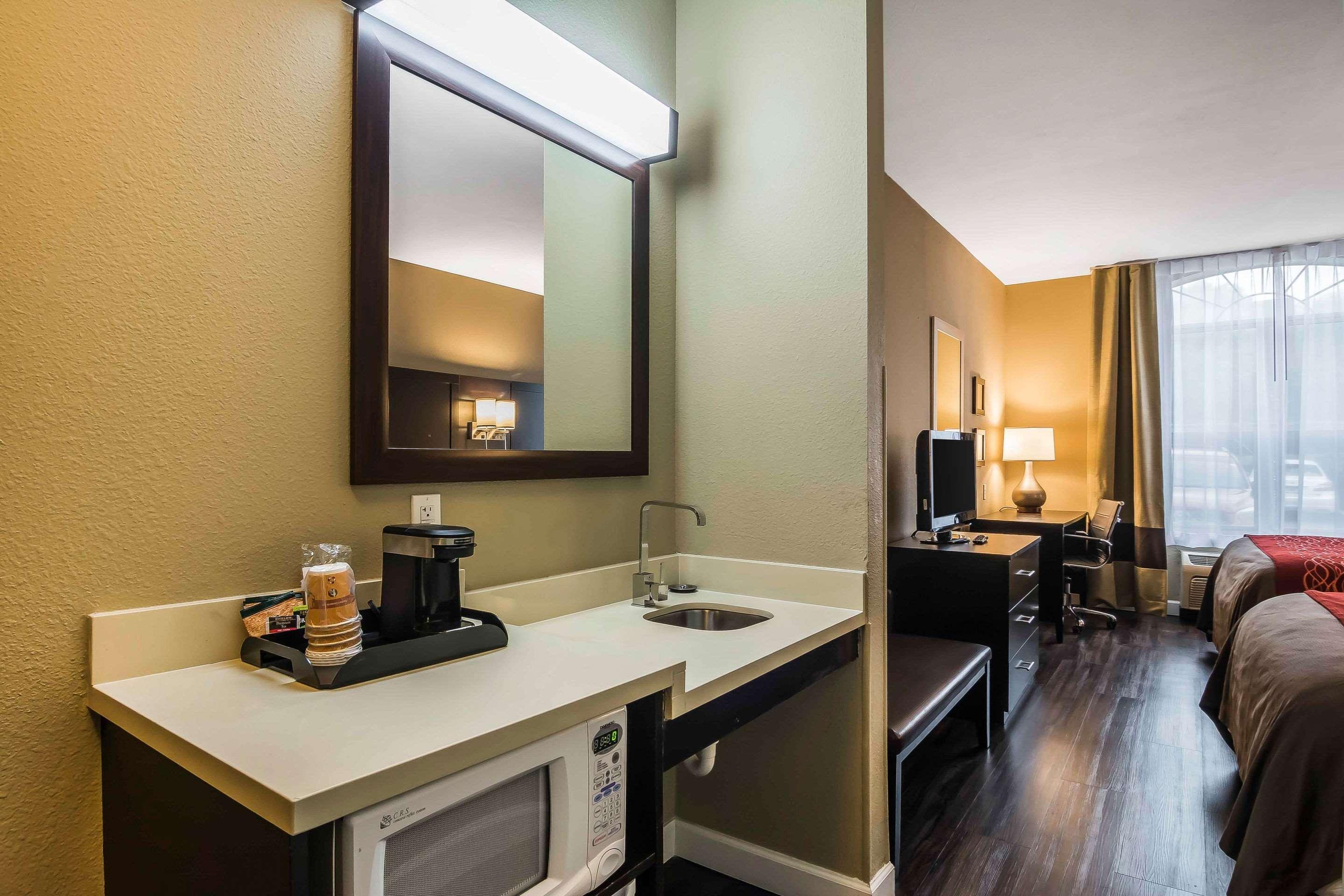 Comfort Inn&Suites near Six Flags Lithia Springs Eksteriør bilde