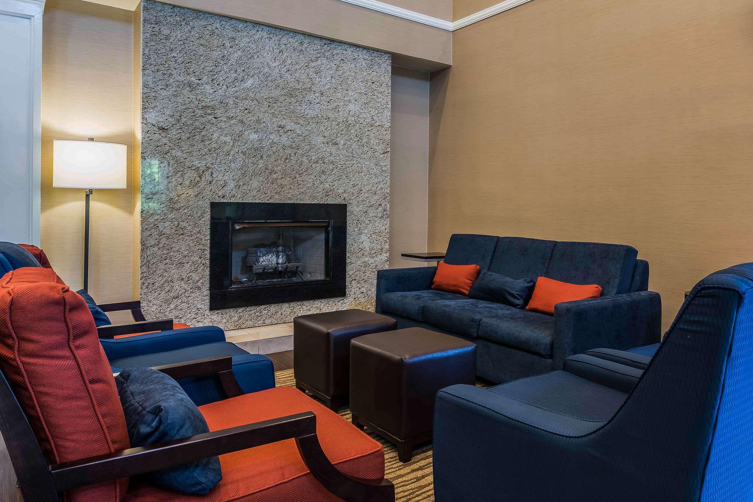 Comfort Inn&Suites near Six Flags Lithia Springs Eksteriør bilde