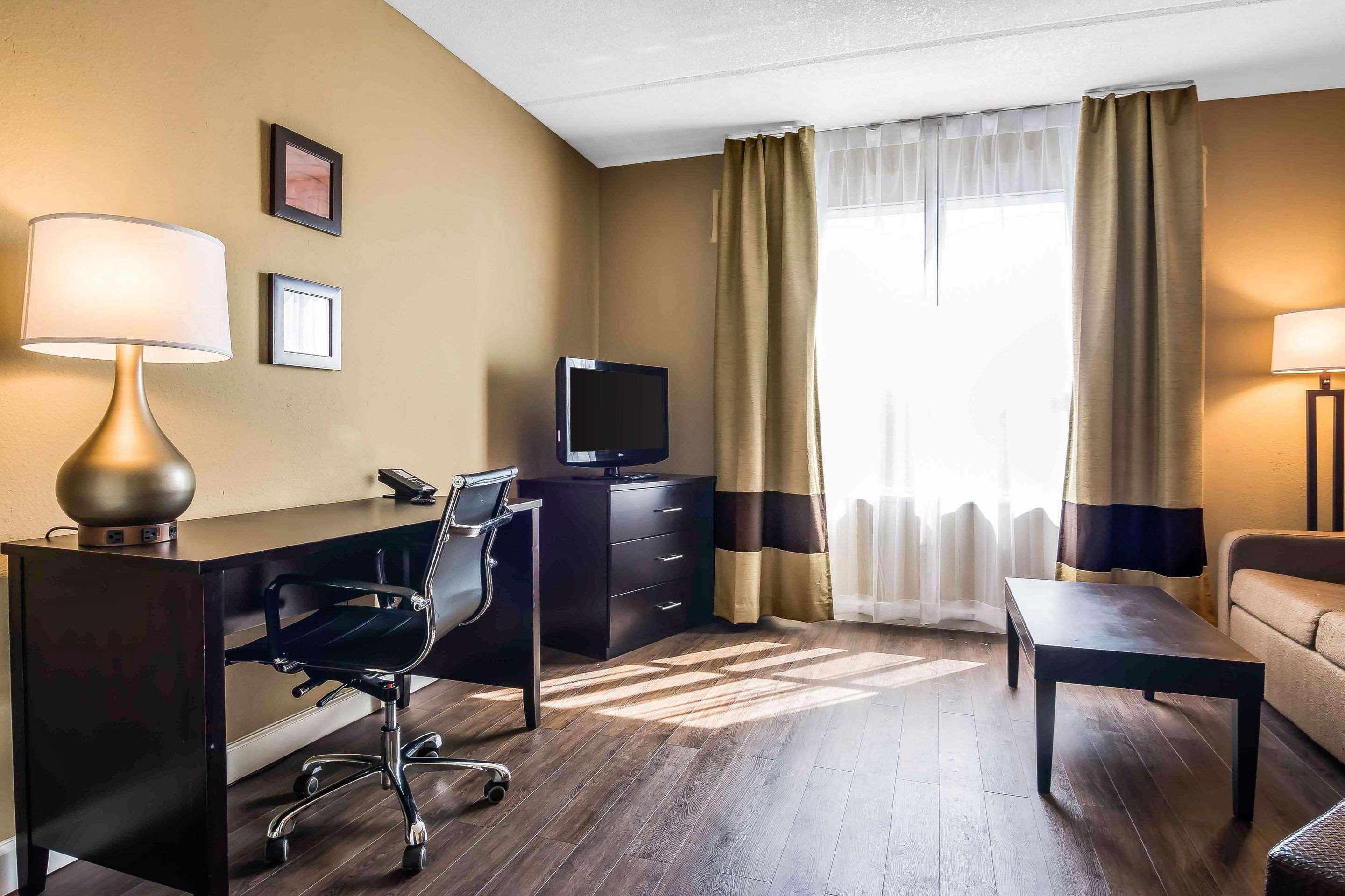 Comfort Inn&Suites near Six Flags Lithia Springs Eksteriør bilde